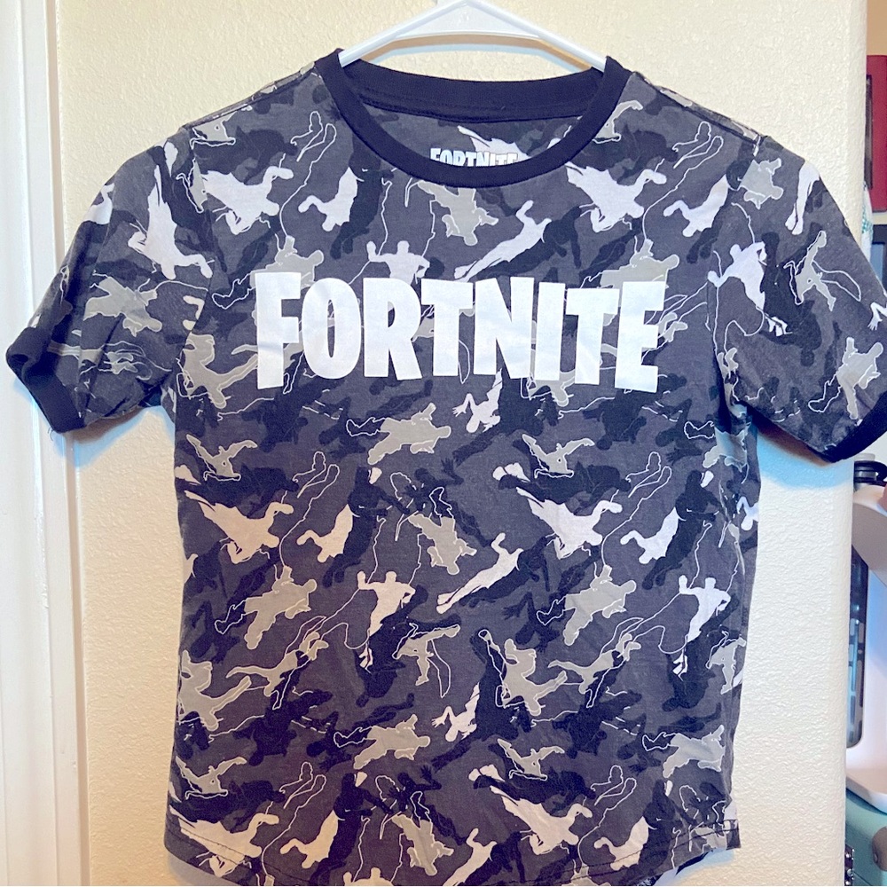 Fortnight kids shirt size 8